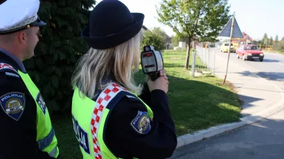 Policija je posebno provjeravala brzinu, alkohol, mobitel i vožnju bez pojasa/Foto: Željko Hajdinjak/Cropix