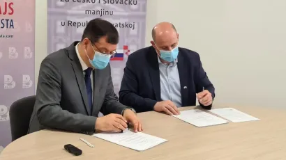 Damir Bajs i Vladimir Bilek potpisuju sporazum o zajedničkom izlasku na predstojeće lokalne izbore/Foto: Vladimir Bilek