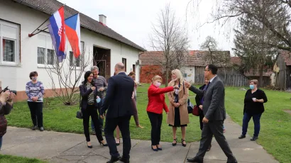 Župan Damir Bajs dolazi u područnu &scaron;kolu u Donjim Sređanima/Foto: MojPortal.hr