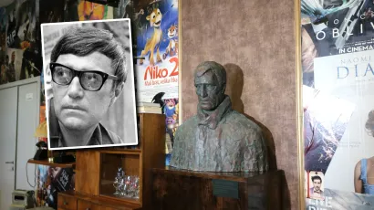 Rođeni Pakračanin, istaknuti hrvatski kazali&scaron;ni i filmski glumac, Sven Lasta sada ima svoju bistu u predvorju kina Hrvatski dom dr. Franjo Tuđman u Pakracu/Foto: Pakrački list