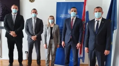 Gradonačelnik Daruvara Damir Lneniček i &scaron;efica Razvojne agencije Danica Cetin Pajer na sastanku s ministrom Josipom Aladrovićem/Foto: Grad Daruvar
