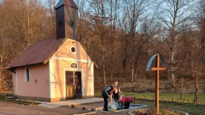 Ljudi iz svih krajeva Hrvatske ali i ostalih zemalja dolaze po vodu u Svetinju/Foto: Privatni album