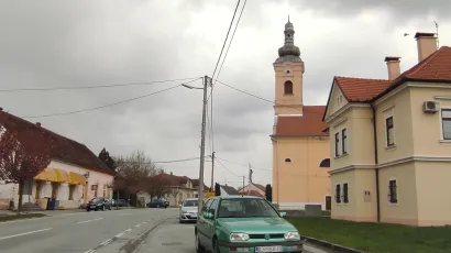 Na župnoj crkvi u Velikom Grđevcu o&scaron;tećen je toranj s kojeg je skinut križ/Foto: Martina Čapo