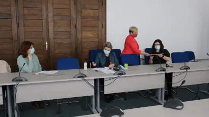 Predstavnice pakračkih kulturnih ustanova potpisuju ugovore s gradonačelnicom Pakraca Anamarijom Blažević/Foto: Pakrački list