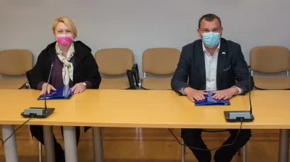 Vanda Cegledi i Damir Lneniček u Gradskom izbornom povjerenstvu/Foto: HDZ