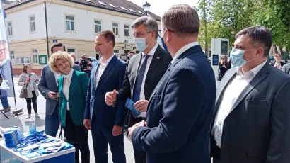 Andrej Plenković na &scaron;tandu HDZ-a u Bjelovaru/ Foto: Deni Marčinković