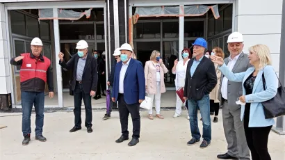 Ravnatelj bjelovarske bolnice Ali Allouch, zamjenici bjelovarsko župana i suradnici prilikom obilaska nove zgrade Opće bolnice Bjelovar/ Foto: Deni Marčinković