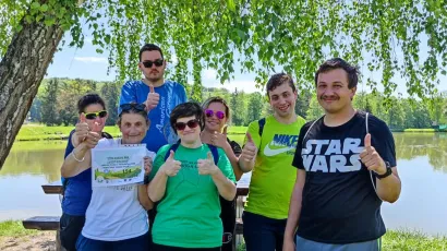 Članovi udruge Korak dalje u &scaron;etnji/Foto: Korak dalje