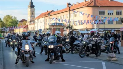 Motoristi u centru Daruvara, vraća se život u najljep&scaron;i mali grad u Hrvatskoj/Foto: Arhiv Gorana Bencea
