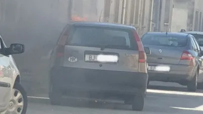 Punto se zapalio na parkirnom mjestu u Demetrovoj ulici u centru Bjelovara/Foto: Facebook