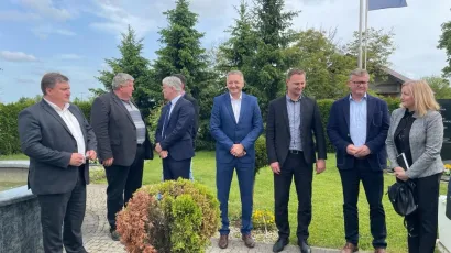 Visoki dužnosnici ispred Općine Berek/Foto: MojPortal