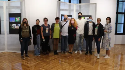 Polaznici fotoradionice "Svijet u bojama" s njihovim voditeljima/Foto: Daria Marković