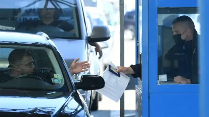 Granična kontrola pomoću EU digitalne COVID potvrde na graničnom prijelazu Bregana/Foto: Goran Mehkek/CROPIX