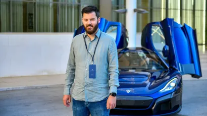 Mate Rimac predstavio je nedavno novinarima automobil Neveru ispred hotela Radisson vrtovi sunca/Foto: Tonci Plazibat/CROPIX