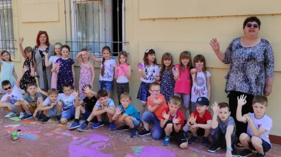 Zajednička fotografija svih učenika, učiteljice i Maje iz kazali&scaron;ta/Foto: Martina Čapo