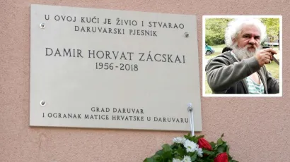 Spomen ploča Damiru Horvatu Zacskaiju od jučer se nalazi na njegovoj kući u Samostanskoj 1 u Daruvaru/Foto: Predrag Uskoković