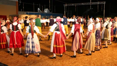 Zavr&scaron;etak kulturno-umjetničkog programa tradicijskim Hor&aacute;ck&aacute; kolom/Foto: Jednota Daruvar