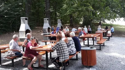 Uživanje umirovljenika na novouređenom izleti&scaron;tu/Foto: Matica umirovljenika Daruvar