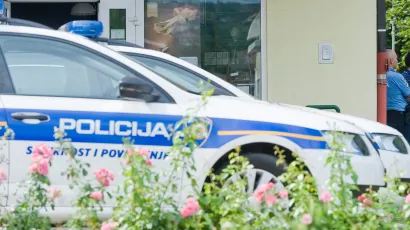 Bjelovarski policajci razgovarali su s o&scaron;tećenom ženom i očevicima/Foto: Darko Toma&scaron;/CROPIX (ilustracija)