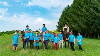 Mladi kamperi poziraju za uspomenu; Foto Zoom Gare&scaron;nica