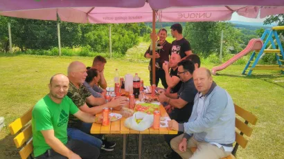 Druženje je i idućeg dana kada se igrali&scaron;te treba i pospremiti/Foto: Mario Cantoni