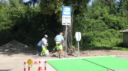 Postavljanje signalizacije/Foto: Pakrački list