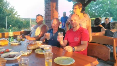 Napravljena je i nadstre&scaron;nica gdje su ove godine stavljena tri stola i osam klupa za okupljanja i druženja/Foto: Mario Cantoni