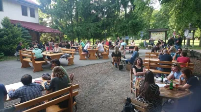 Dok se vozačica automobila bjelovarskih oznaka odmarala na Omanovcu, njezin je automobil na parkirali&scaron;tu&nbsp;o&scaron;tetio ni manje ni vi&scaron;e već vozač autobusa/Foto: Mario Barać (ilustracija)