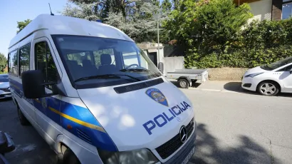 Mu&scaron;karcu će zbog mahanja srpskom zastavom biti uručen prekr&scaron;ajni nalog/Foto: Marko Todorov/CROPIX (ILUSTRACIJA)