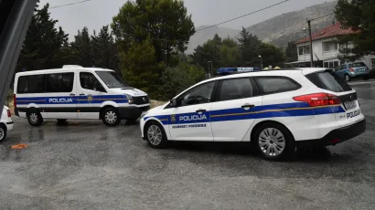 Mlada je osoba zaradila prekr&scaron;ajni nalog jer je uhvaćena u kr&scaron;enju samoizolacije/Foto: Josko Ponos/CROPIX (Ilustracija)