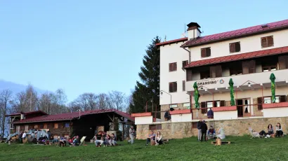 U Planinarskom domu Omanovac, a i sa strane u brvnari kod Pokyja, uvijek vlada dobra atmosfera/Foto: MojPortal.hr