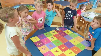 Mali&scaron;ani su uz pomoć Blue Bota učili abecedu i slova svojega imena/Foto: Narodna knjižnica "Petar Preradović" Bjelovar