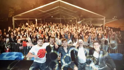 Dečki iz Pravila igre poziraju s publikom /Foto: Pravila igre