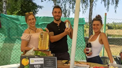 Jasmina (lijevo), Denis i Maja (desno) zajedno su osnovali udrugu Qualitas kojom plasiraju domaće proizvode lokalnih OPG-ovaca/Foto: Denis Vlahovac