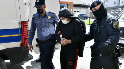 Privođenje osumnjičenih za preprodaju/Foto: Ronald Gor&scaron;ić/CROPIX