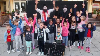 Zajednička fotografija malaca i Las Calaveras/Foto: Facebook MASKA