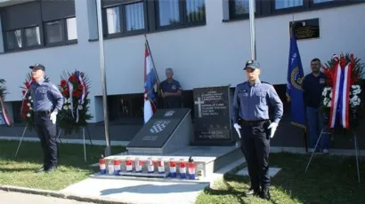 Svečano otkrivanje spomenika poginulim policajcima/Foto: PU bjelovarsko-bilogorska