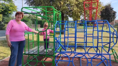Božica Belančić i njezina dvogodi&scaron;nja unučica Eva Jurić uživale su u igri na novouređenom igrali&scaron;tu/Foto: Martina Čapo