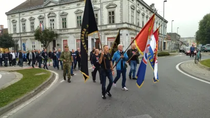 Kolona koja se zaputila prema Barutani/ Foto: Deni Marčinković