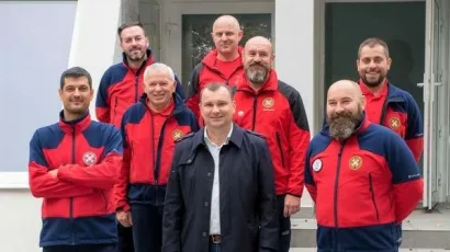 Gradonačelnik i članovi HGSS-a ispred novouređenih prostorija/Foto: Grad Daruvar/ Predrag Uskoković
