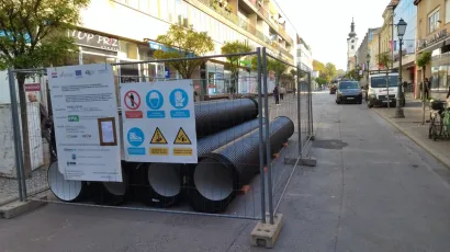 Prve cijevi već su stigle na korzo/ Foto: Deni Marčinković