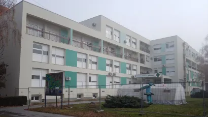 Bicikl je žena ostavila nezaključanog pokraj ulaza u Opću bolnicu&nbsp;Bjelovar/ Foto: Deni Marčinković