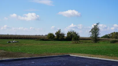 Na ovom travnjaku pokraj vrtića uskoro će niknuti dječje igrali&scaron;te/Foto: Nikica Puhalo
