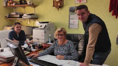 Radna ekipa u Općini Veliko Trojstvo funkcionira odlično, na fotografiji pročelnik Dražen Juranić (lijevo), zaposlenica Jasna Mihoci i načelnik Marko Kutanjac/Foto: Martina Čapo
