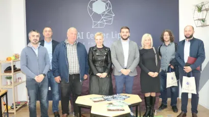 Uvaženi gosti na uvodnom predavanju za polaznike druge generacije osposobljavanja za programere umjetne inteligencije u Lipiku/Foto: Compas.hr