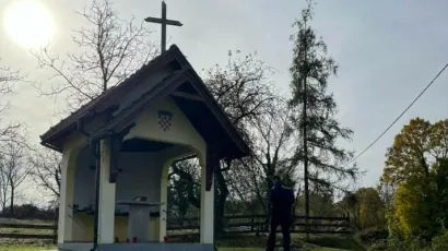 Kapelica u Gornjoj&nbsp;Trnovitici na&scaron;la se na meti nepoznatih vandala/Foto:KruGare&scaron;nica.info
