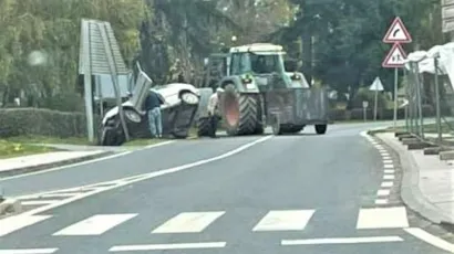 Nenad V. u petak je Golfom sletio s ceste i zavr&scaron;io na boku/Foto: FACEBOOK/ČITATELJ