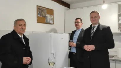 Župnik s načelnikom i županom u novoobnovljenom &scaron;taglju koji je danas reprezentativan prostor/Foto: Martina Čapo