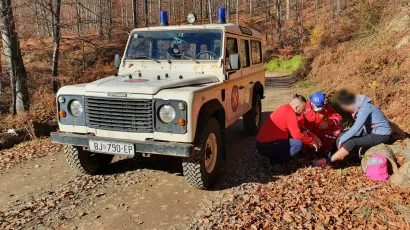 Daruvarski HGSS-ovci&nbsp;pomažu planinarki/Foto: HGSS&nbsp;