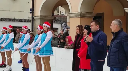 Uz dobre želje i obilje zdravlja, čelnici Grada, TZ i Komunalca poželjeli su Bjelovarčanima da se dobro zabave i opuste u nadolazećim, blagdanskim danima /Foto: Martina Čapo